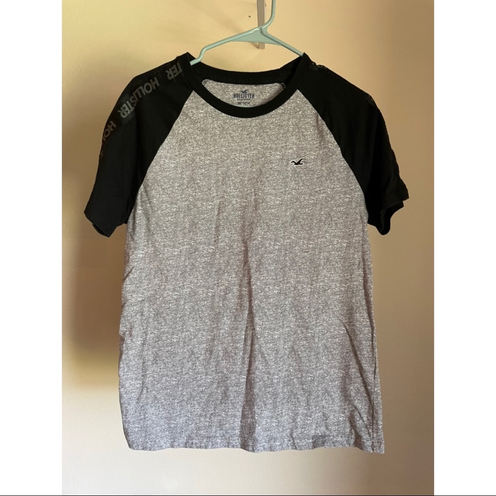Hollister Logo Tape Black & Grey T-Shirt | Size Small
